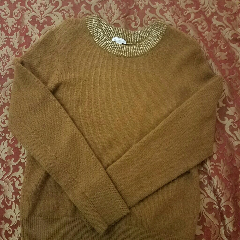 Gap sweater